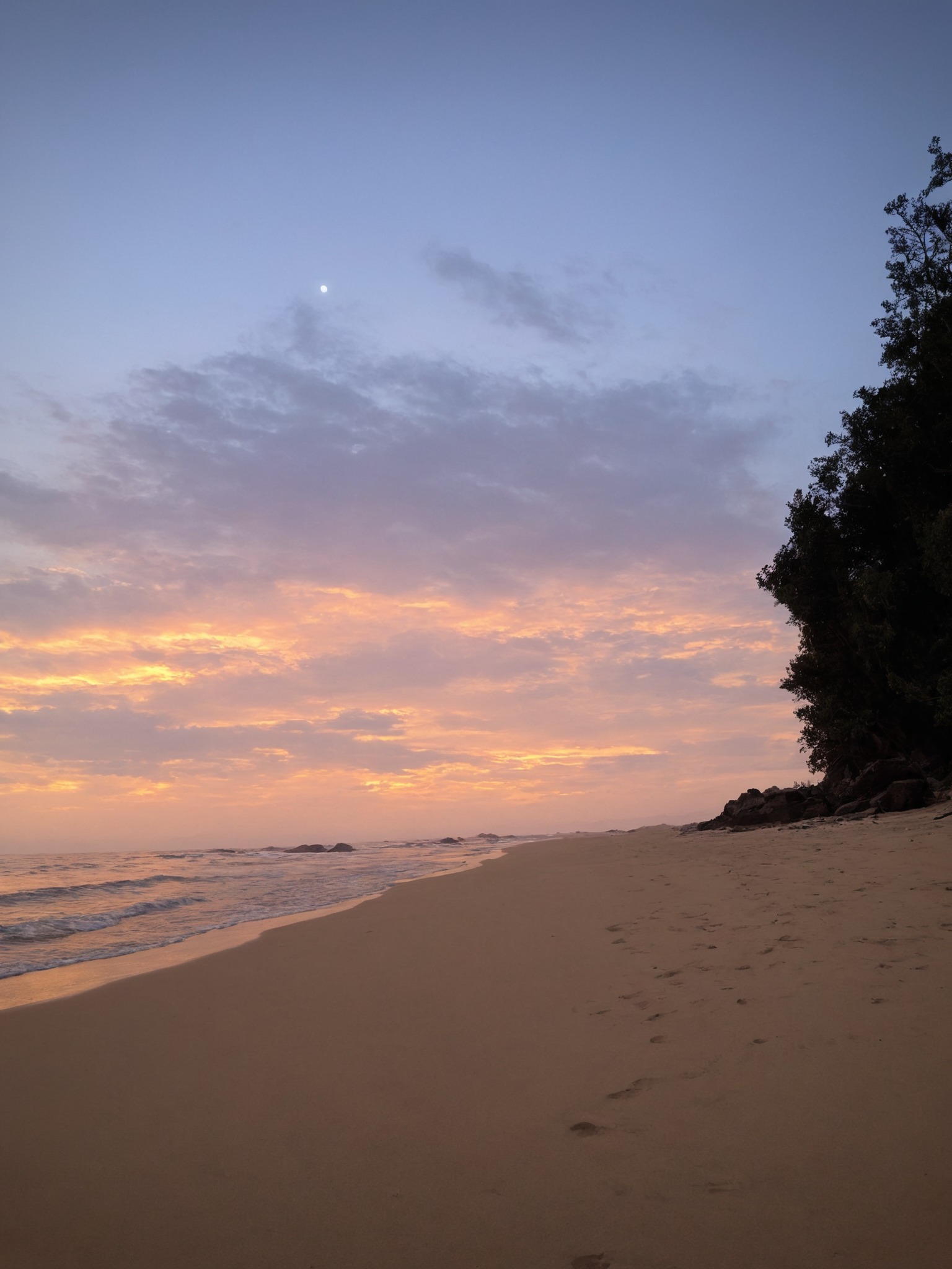 sunset, sunsetbeach, ocean, sky, clouds, nature, landscape, photography, travel, vacation, serenity, tranquility, beautiful, scenic, wanderlust, seascape, coastline, evening, relaxation, tropical, horizon, goldenhour, peaceful, picturesque, mypost, beach, adventure, calm, photographers on tumblr, artists on tumblr